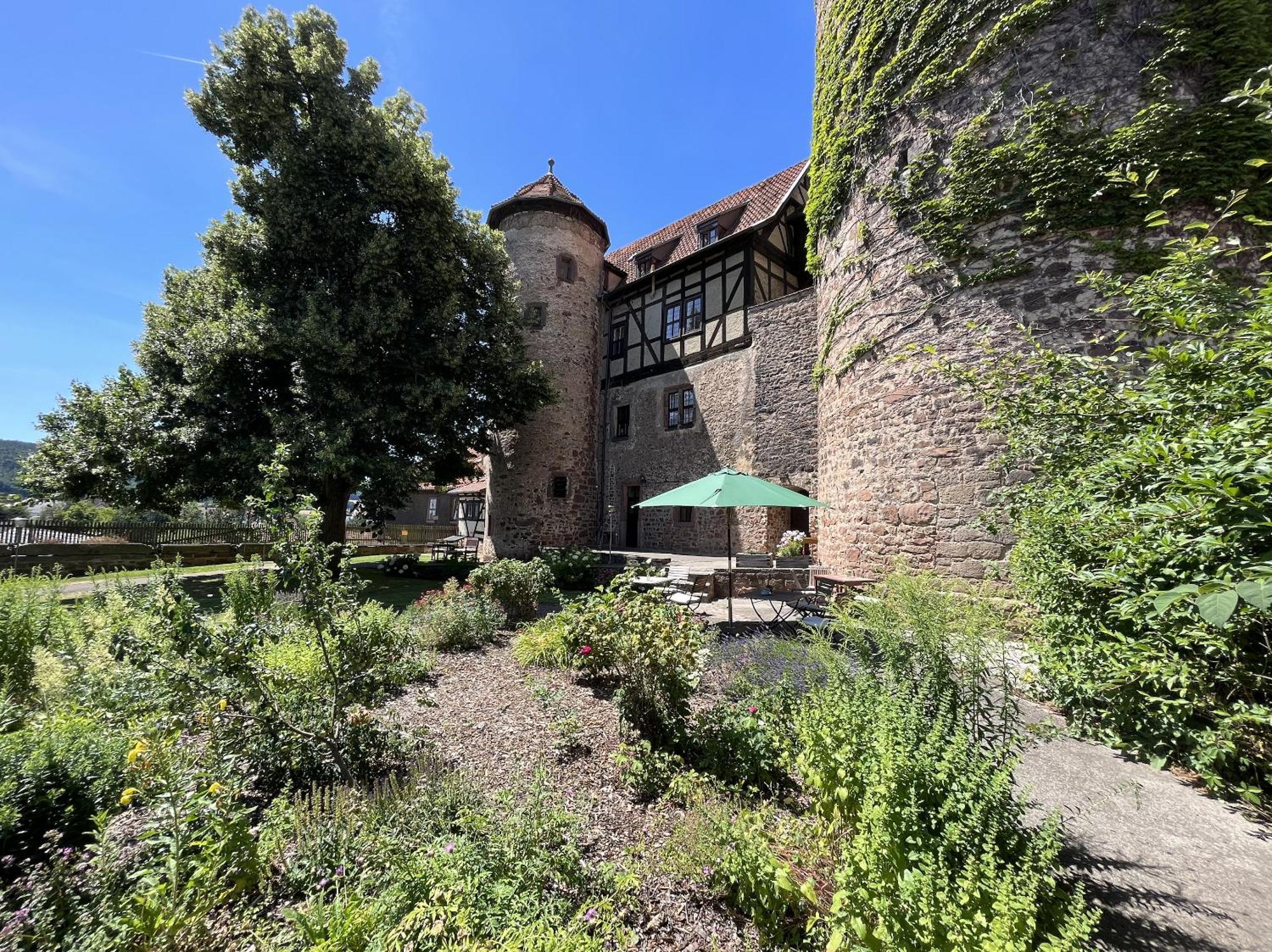 Graefin Amalia - Elegantes Apartment In Der Historischen Hinterburg In Schlitz, 2 Schlafzimmer, Mit Garten, Nahe Fulda Und Bad Hersfeld Exterior photo